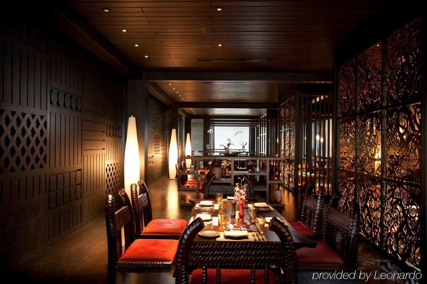 Doubletree By Hilton Kuala Lumpur Hotel Restaurant photo Interior of the restaurant