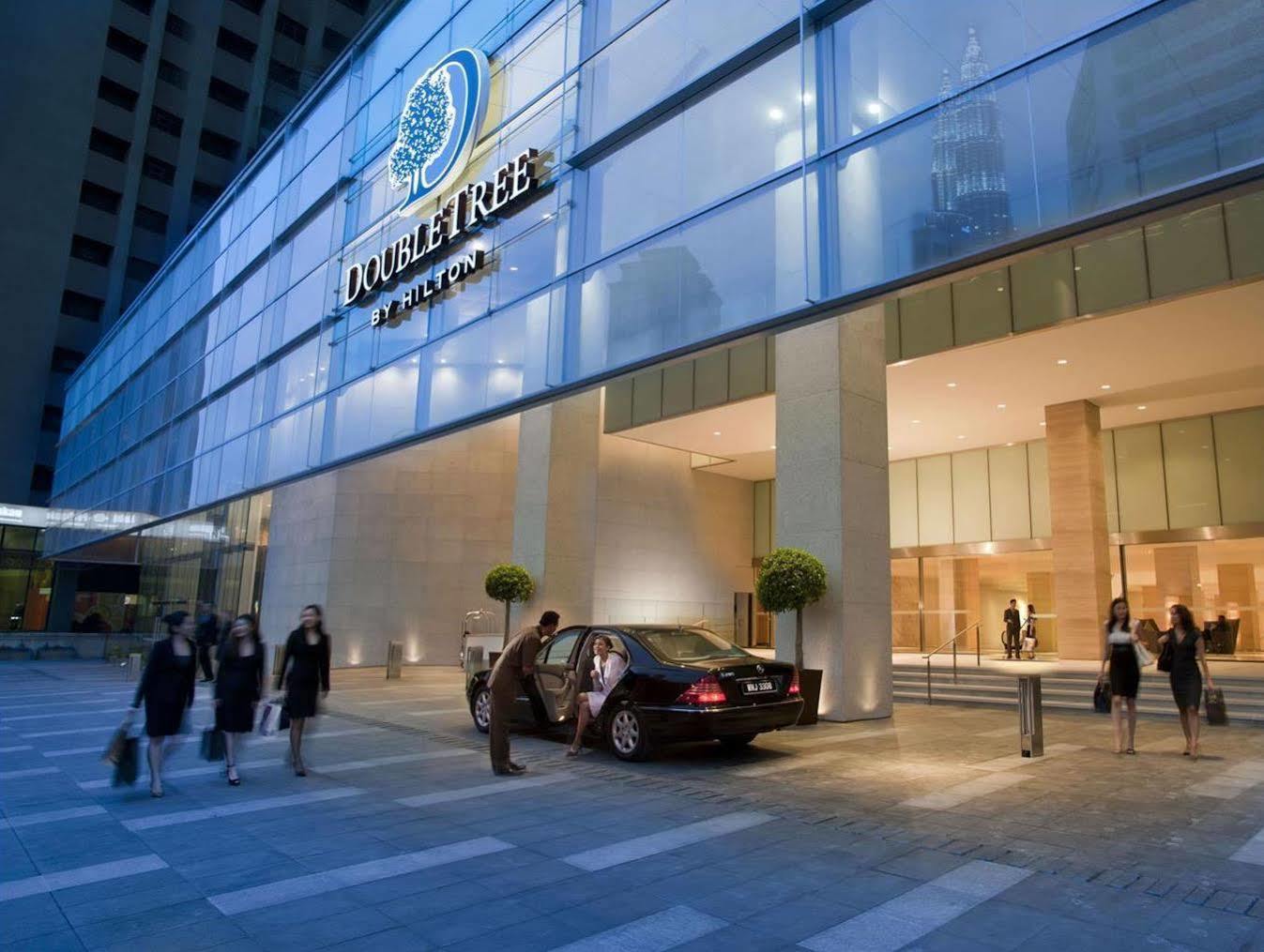 Doubletree By Hilton Kuala Lumpur Hotel Exterior photo Entrance of the hotel